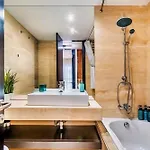 아파트 New Block Free Parking Netflix 24h Security Alia 부쿠레슈티