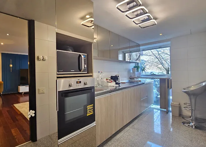 New Block Free Parking Netflix 24h Security Alia 布加勒斯特